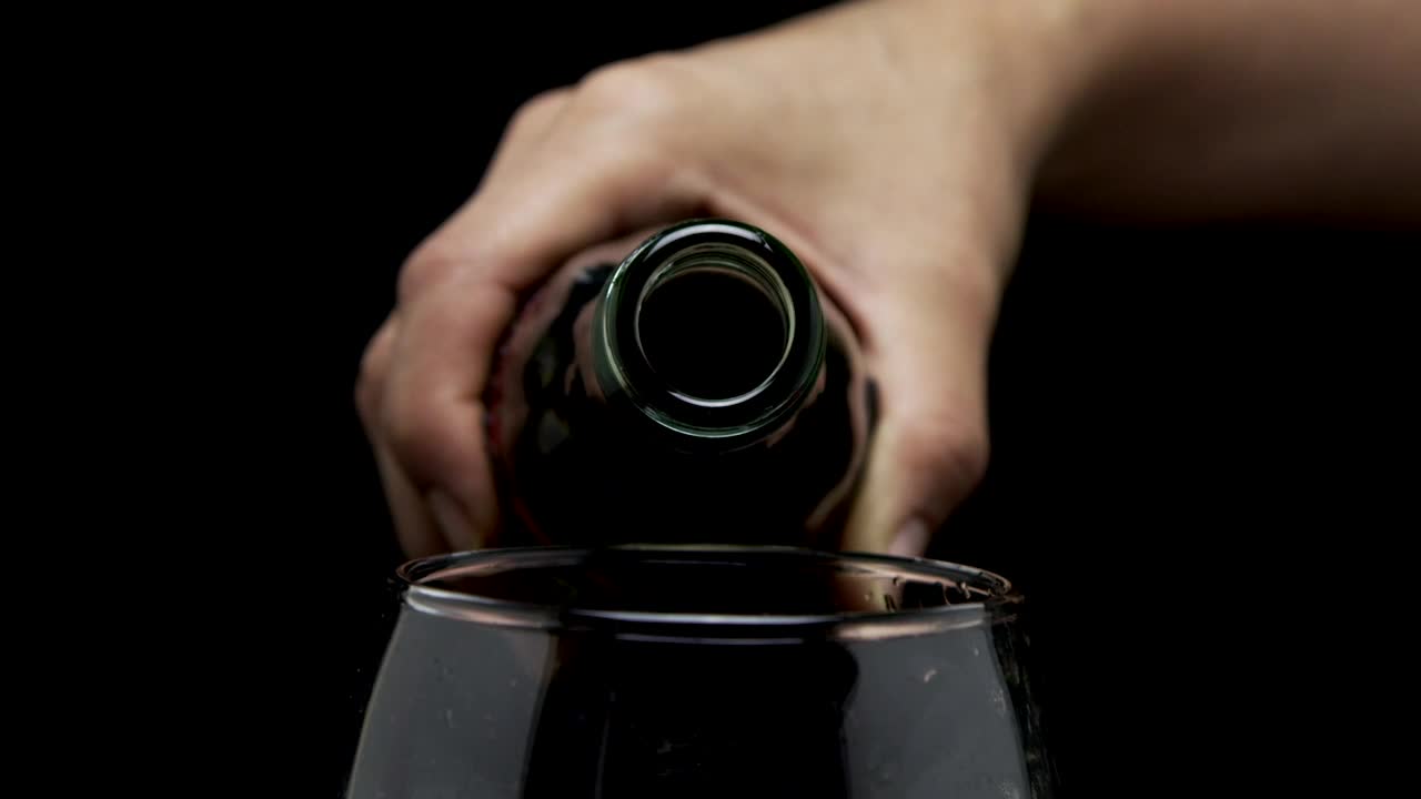 Video Stock Pouring Soda From A Glass Bottle Live Wallpaper Free