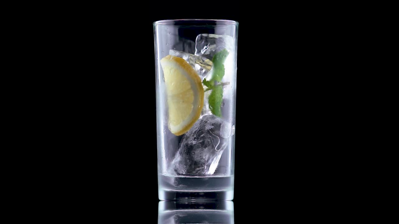 Video Stock Pouring Soda Into A Fresh Mojito Live Wallpaper Free