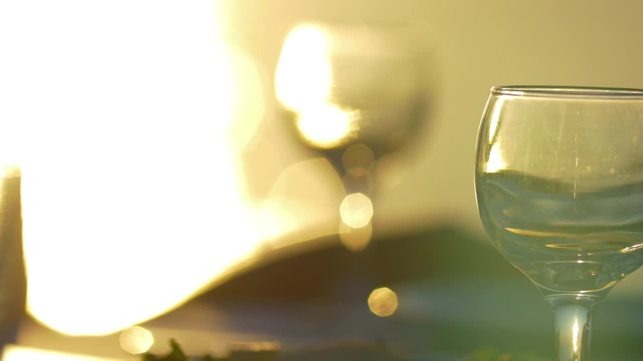 Video Stock Pouring Water Into Glasses Live Wallpaper Free