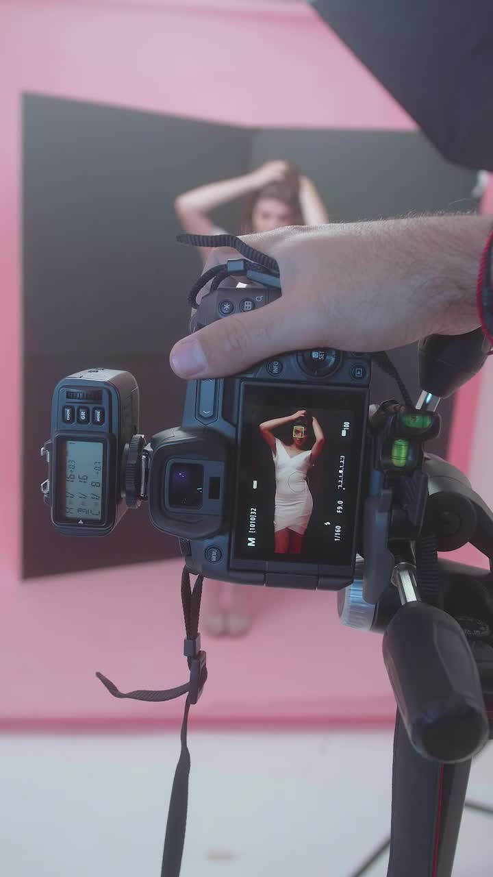 Video Stock Pov Of A Photographer In A Session With A Model Live Wallpaper Free