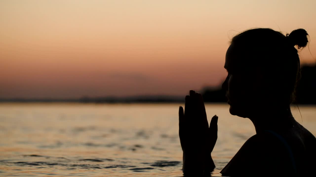 Video Stock Praying In The Ocean Live Wallpaper Free