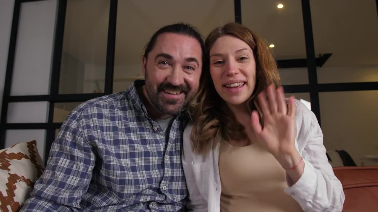Video Stock Pregnant Couple Talking On Webcam Live Wallpaper Free