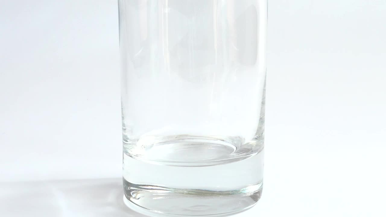 Video Stock Preparing A Drink In A Glass Live Wallpaper Free