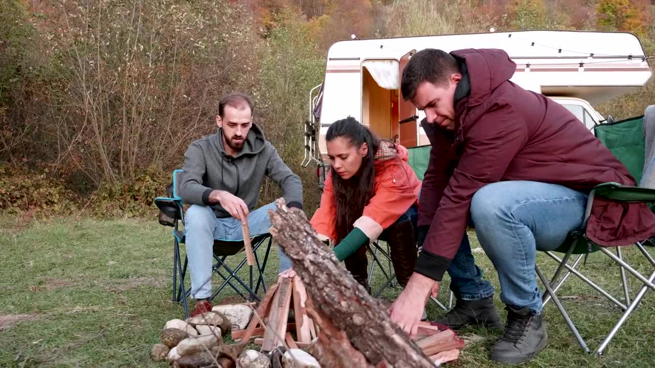 Video Stock Preparing To Start A Campfire Live Wallpaper Free