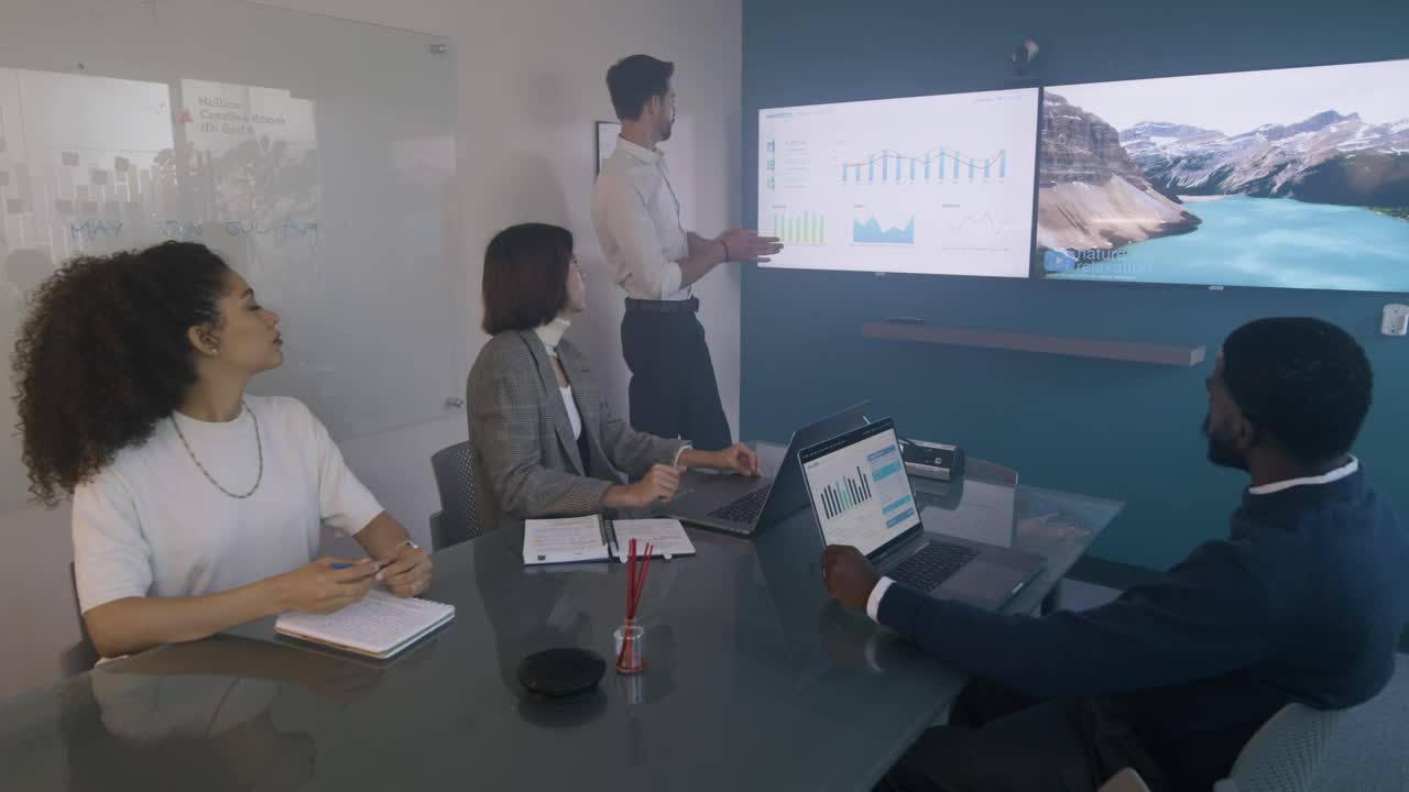 Video Stock Presentation During A Work Team Meeting Live Wallpaper Free