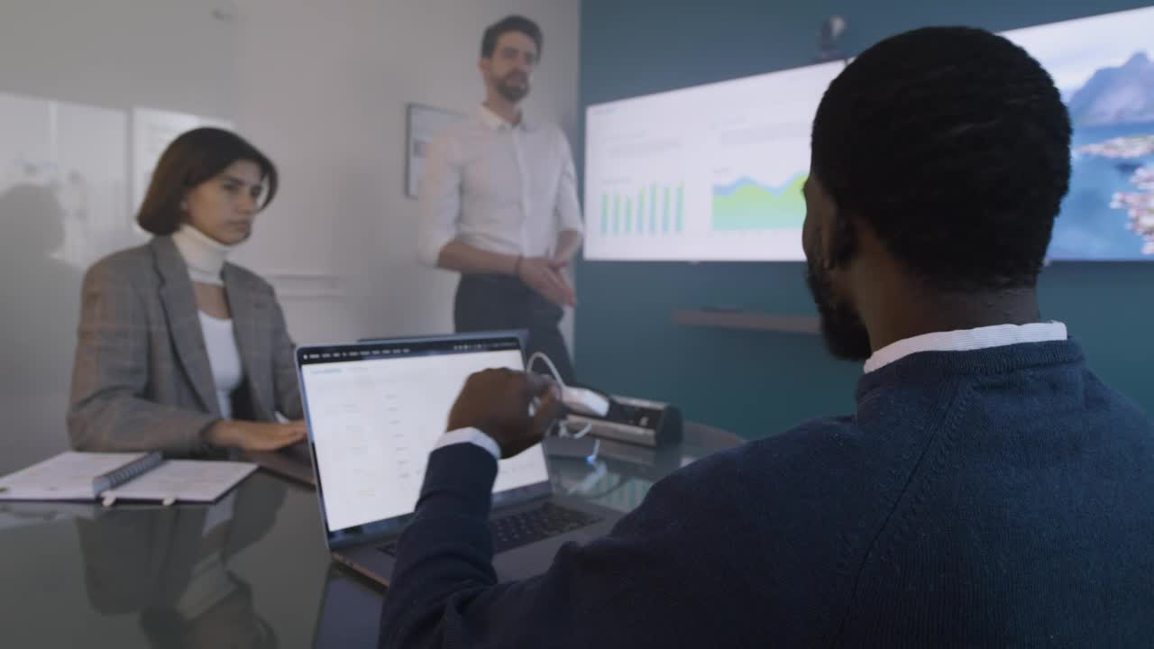 Video Stock Presentation In A Business Meeting Room Live Wallpaper Free