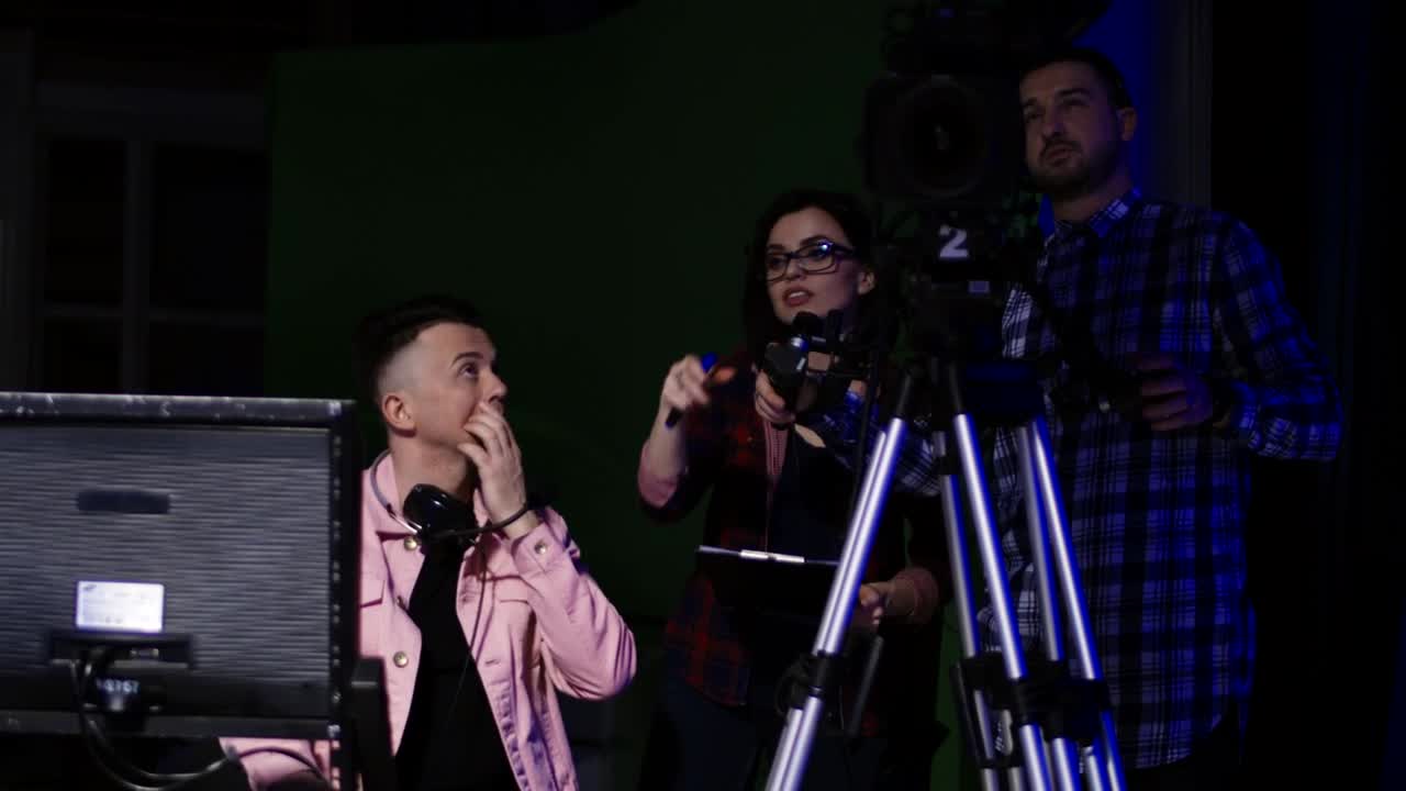 Video Stock Production Team Having A Discussion Live Wallpaper Free