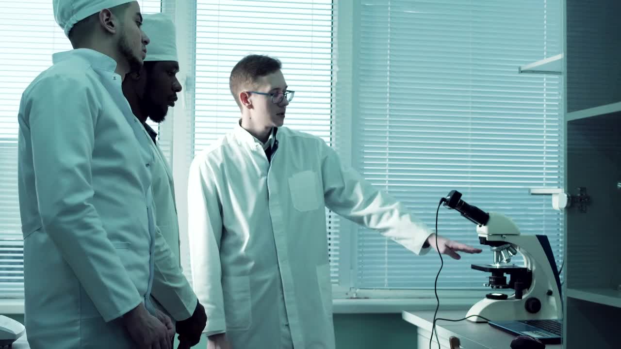 Video Stock Professor Is Showing A Microscope To Students Live Wallpaper Free
