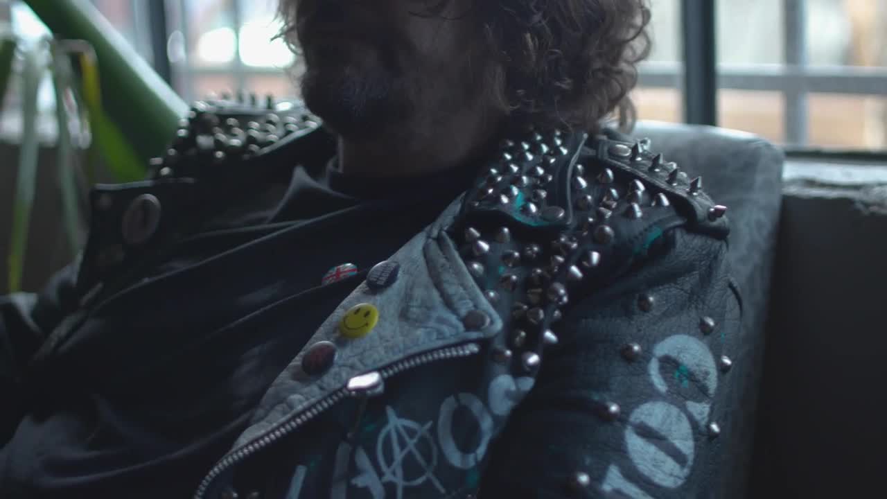 Video Stock Punk Men Shaking Hands Live Wallpaper Free