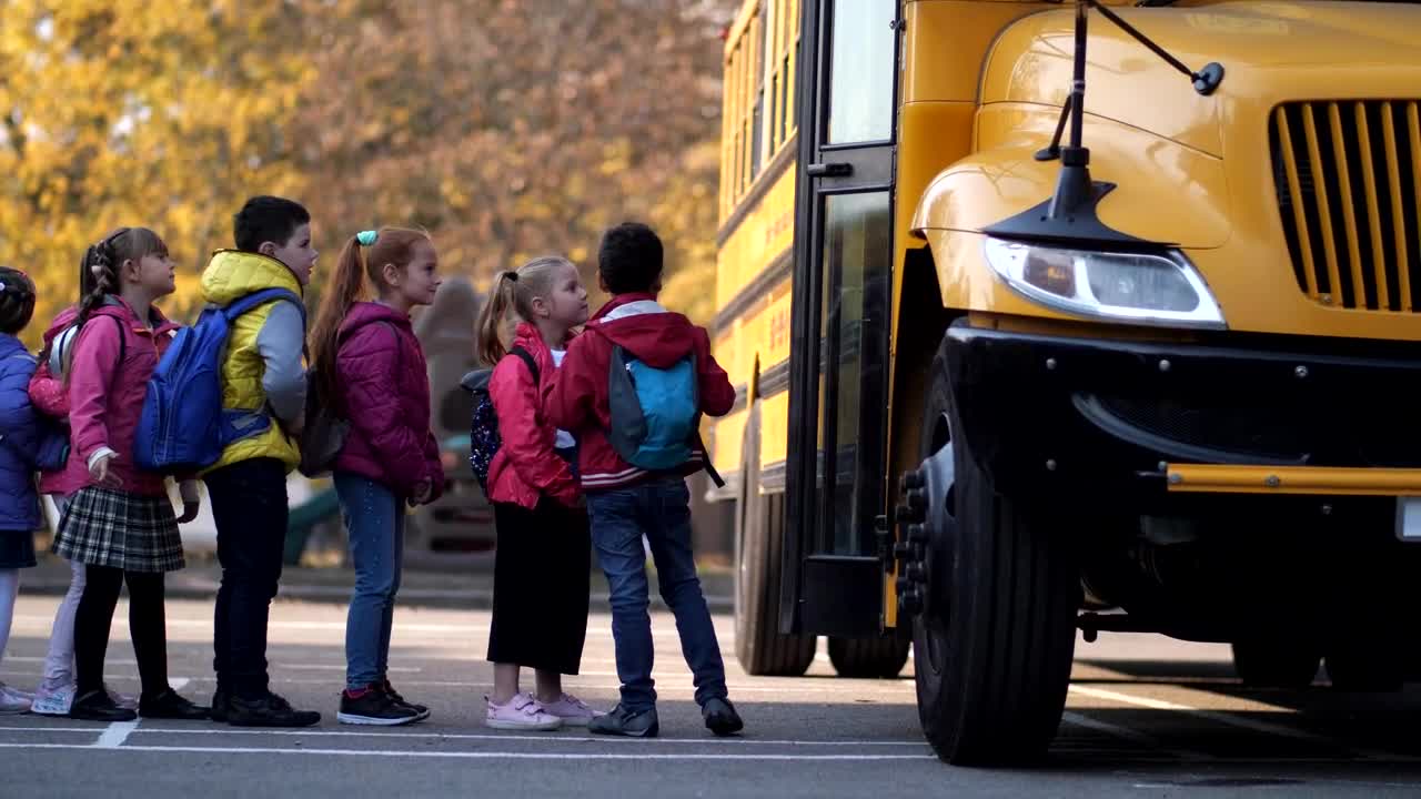 Video Stock Pupils Getting On A Yellow Bus Live Wallpaper Free