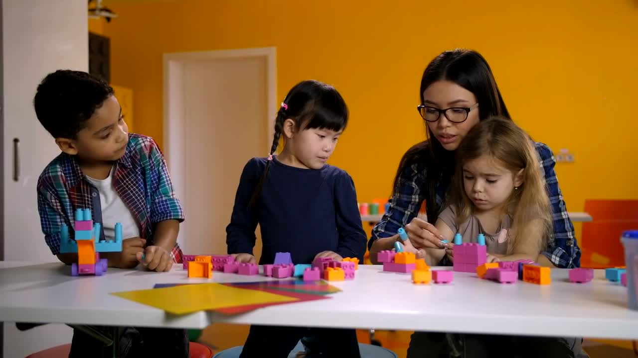 Video Stock Pupils Learning With Shapes Live Wallpaper Free