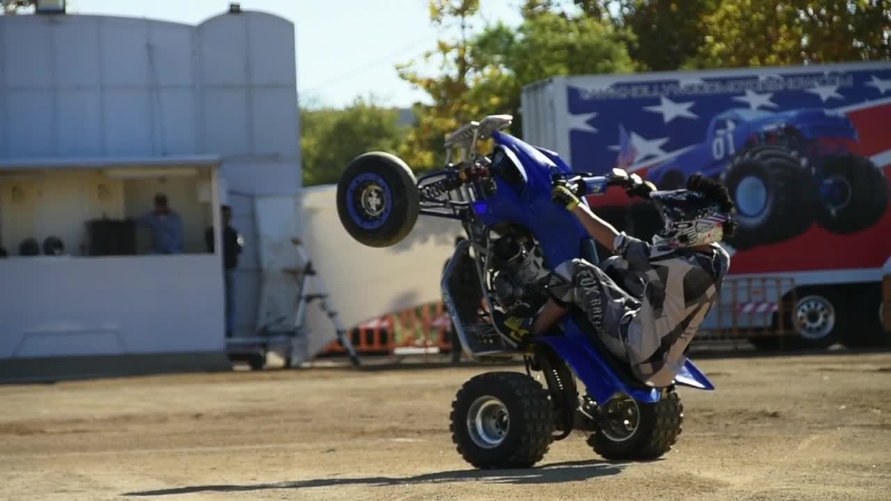 Video Stock Quad Bike Driver Showing Off Live Wallpaper Free