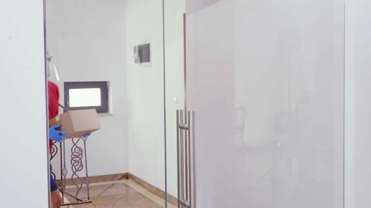 Video Stock Quarantine Delivery Man In Face Mask Hands Woman A Box Live Wallpaper Free