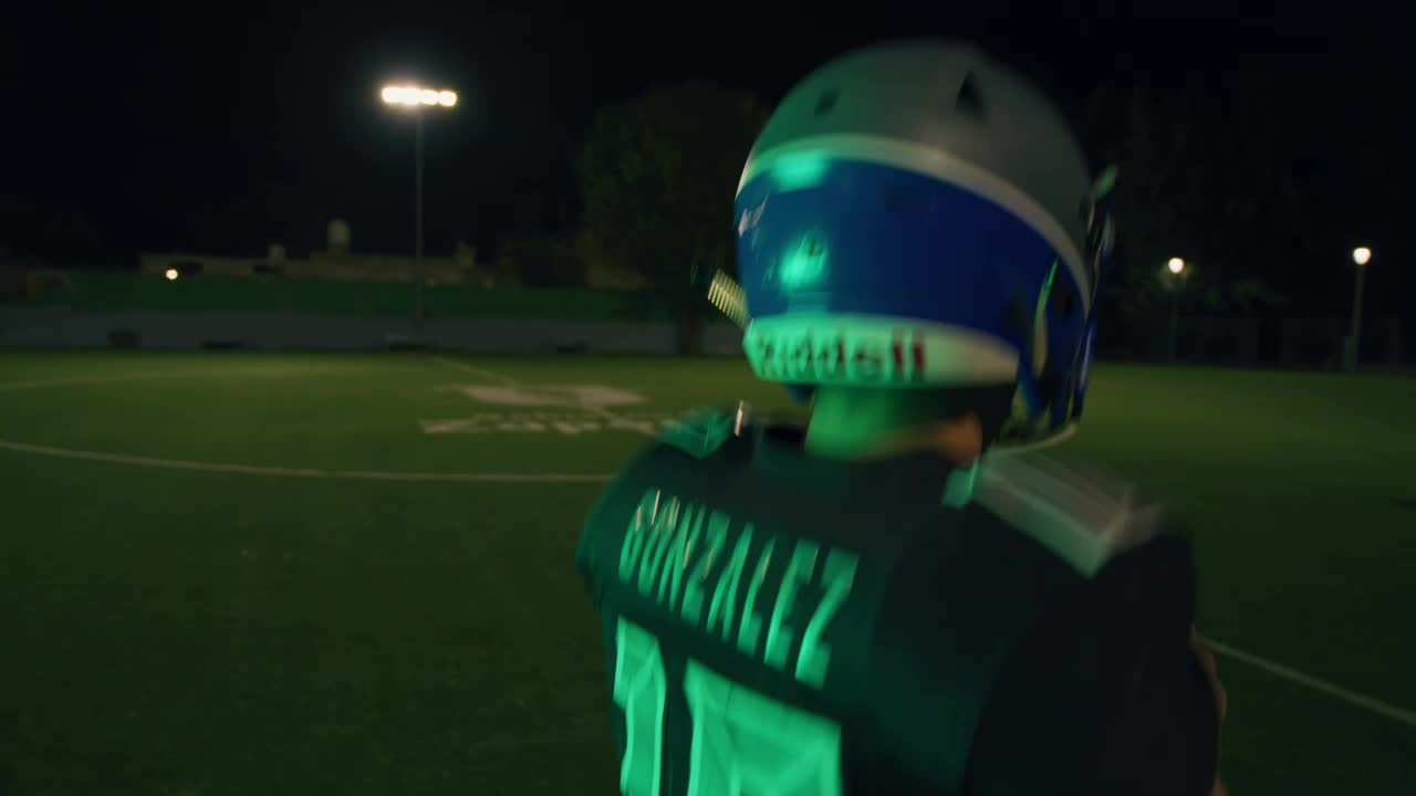 Video Stock Quarterback Throwing The Ball In Practice Live Wallpaper Free