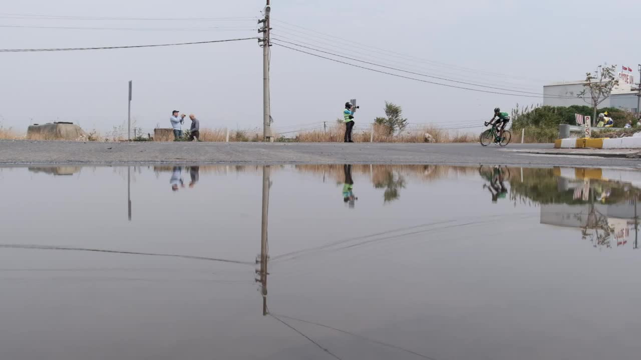 Video Stock Racing Bicycles After The Rain Live Wallpaper Free