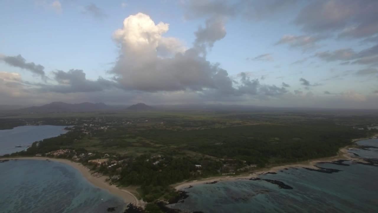 Video Stock Rain Heading Over The Island Live Wallpaper Free