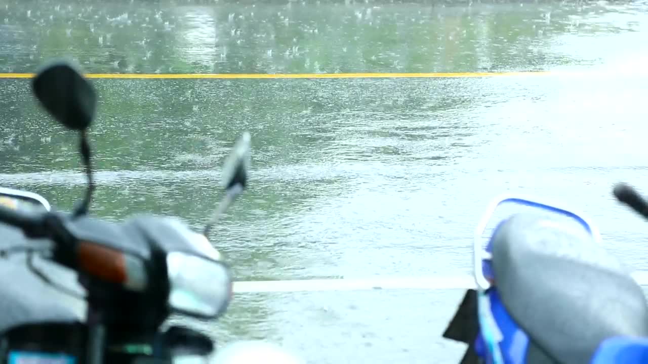 Video Stock Raining Over The City Street Asphalt Live Wallpaper Free