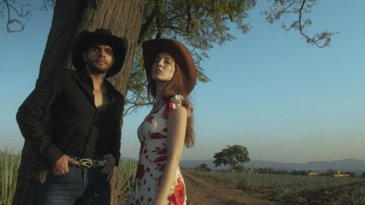 Video Stock Ranch Couple With Mexican Style Portrait Live Wallpaper Free