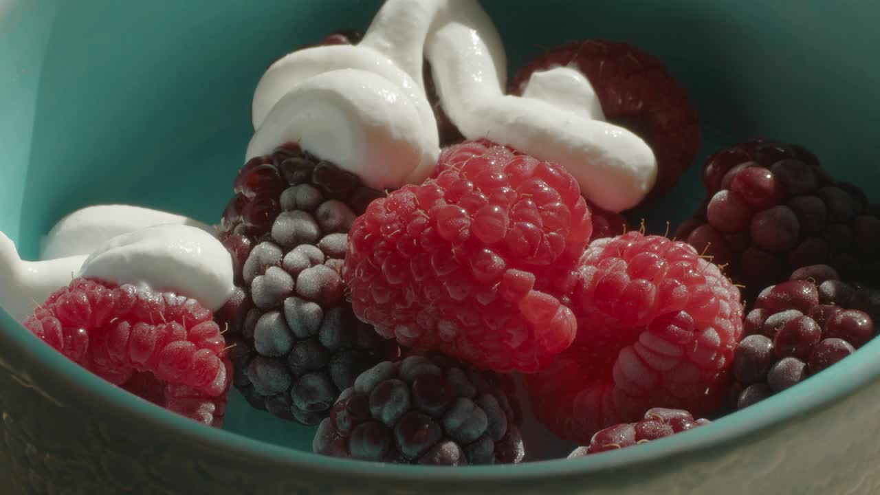 Video Stock Raspberries With Frozen Cream Live Wallpaper Free