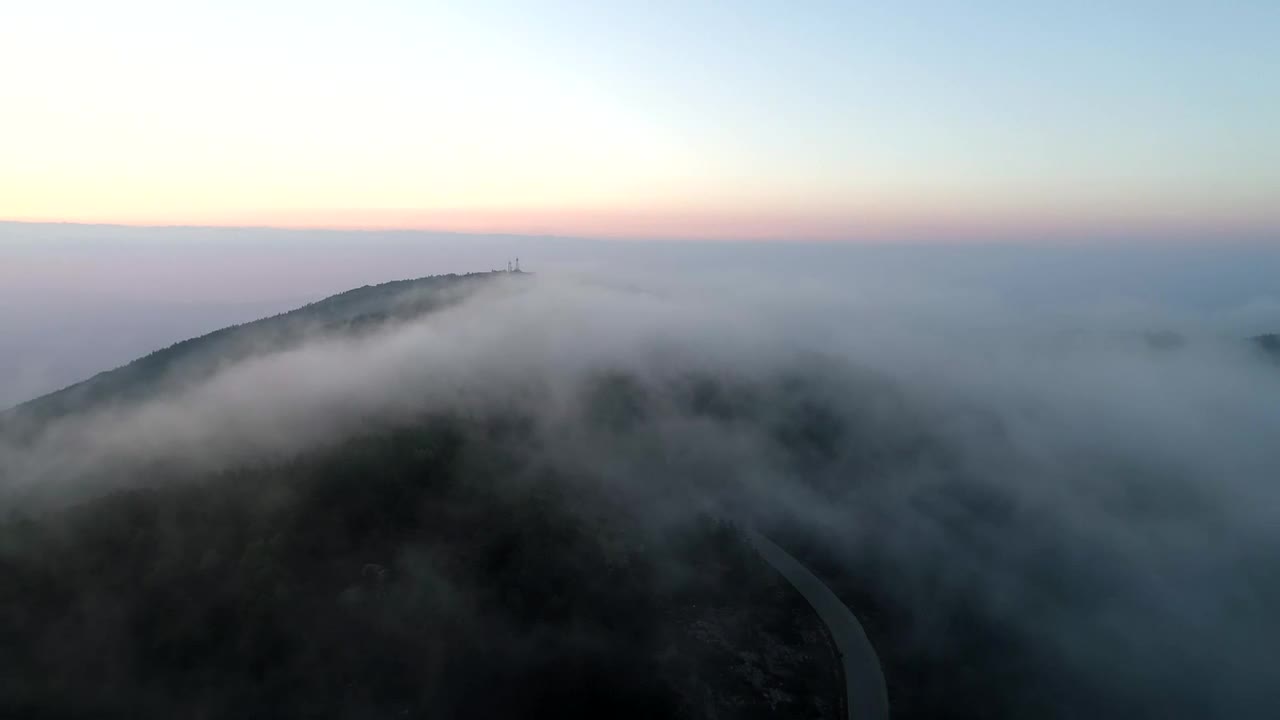 Video Stock Reaching The Top Of A Mountain Road Live Wallpaper Free