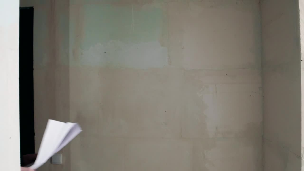 Video Stock Real Estate Agent Showing Apartment To A Couple Live Wallpaper Free