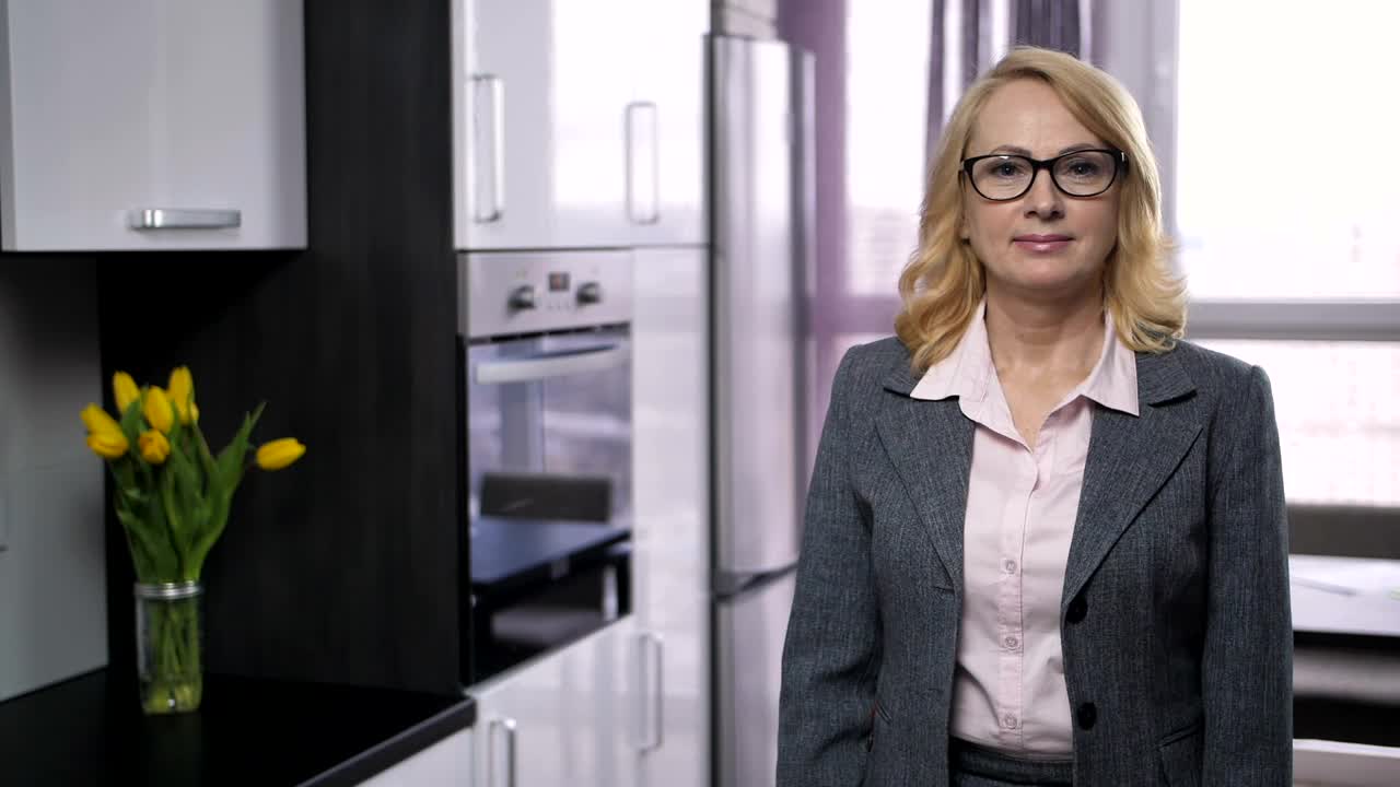 Video Stock Real Estate Woman Handing Over House Keys Live Wallpaper Free