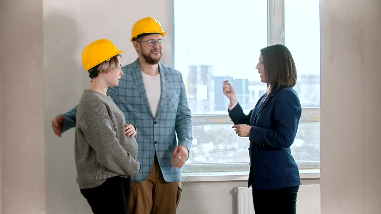 Video Stock Real State Agent Gives Keys To Couple Live Wallpaper Free