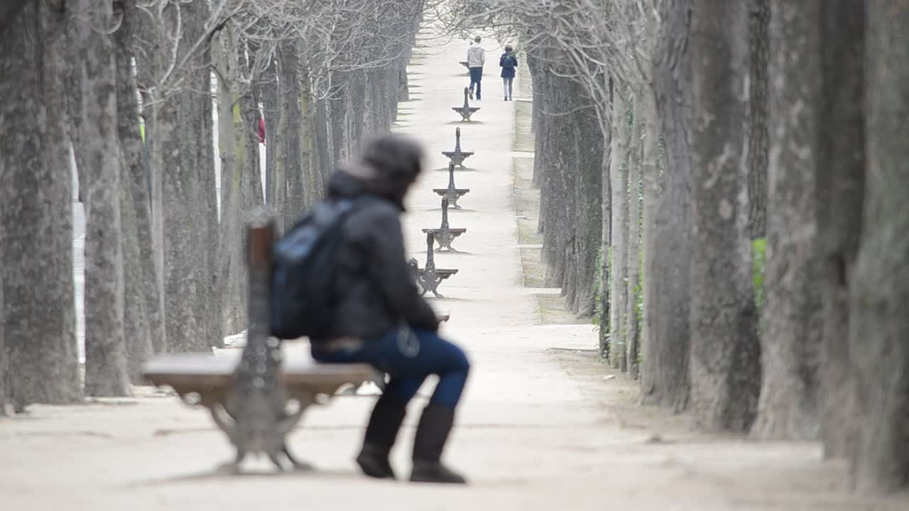 Free Stock Video Sitting Alone In Madrid Live Wallpaper