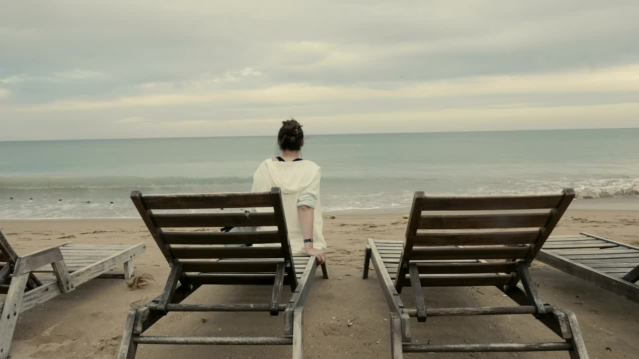 Free Stock Video Sitting On A Long Chair By The Sea Live Wallpaper