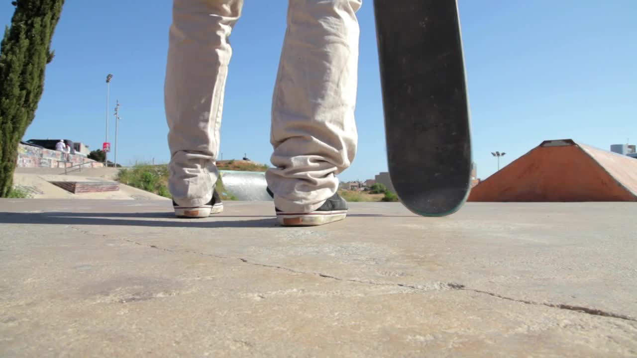 Free Stock Video Skateboarder Doing A Kickflip Live Wallpaper