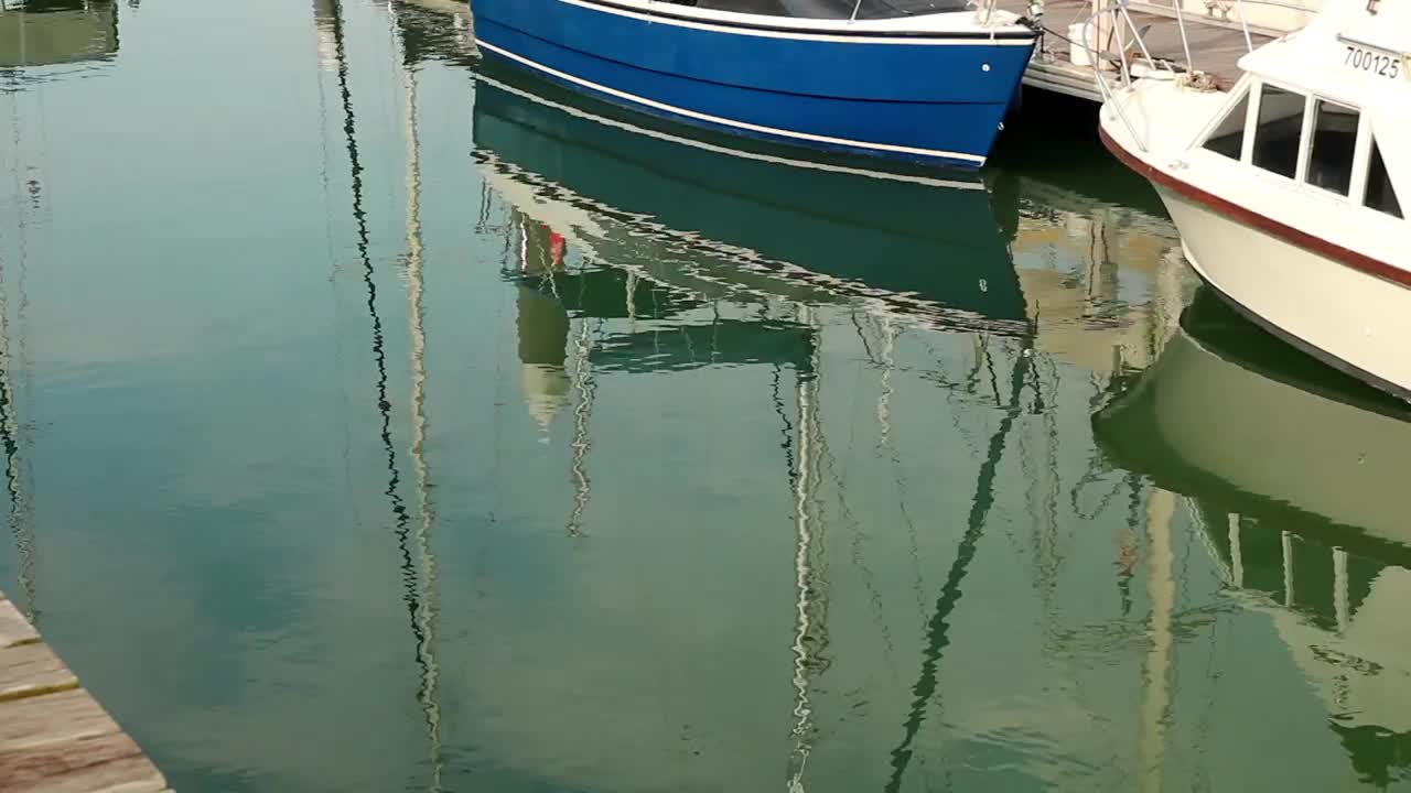 Free Stock Video Reflections Of Boats In A Harbor Live Wallpaper