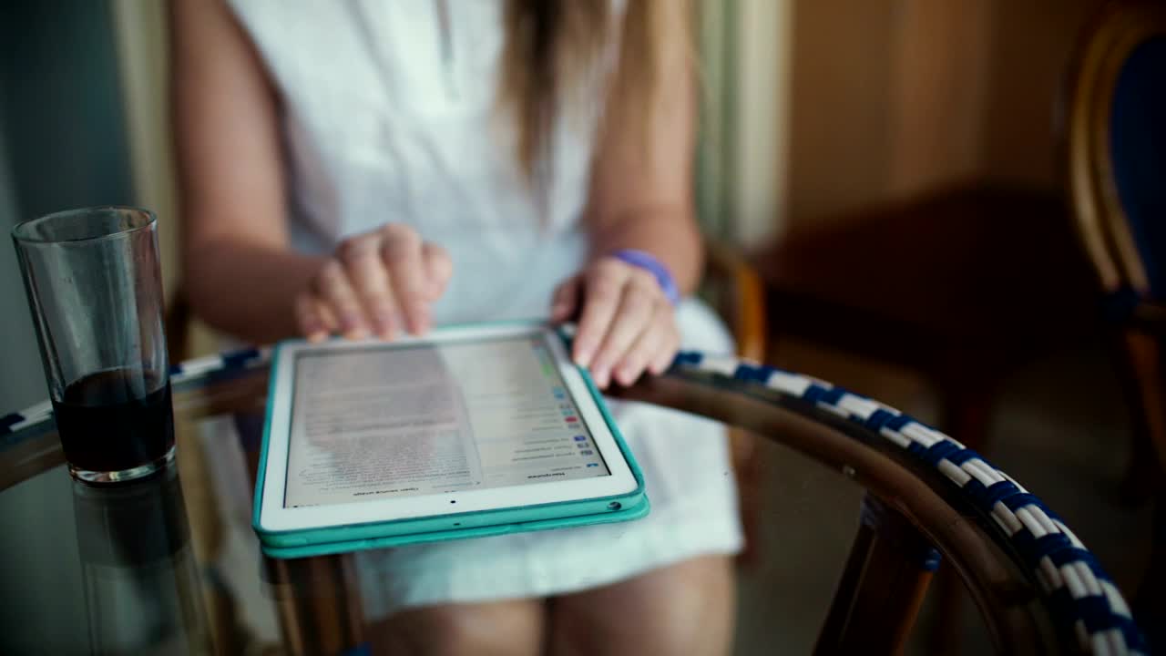 Free Stock Video Relaxing With A Drink In A Hotel Live Wallpaper