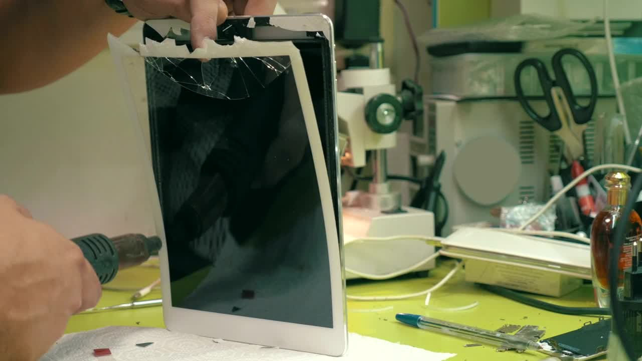 Free Stock Video Repairing A Broken Tablet Live Wallpaper