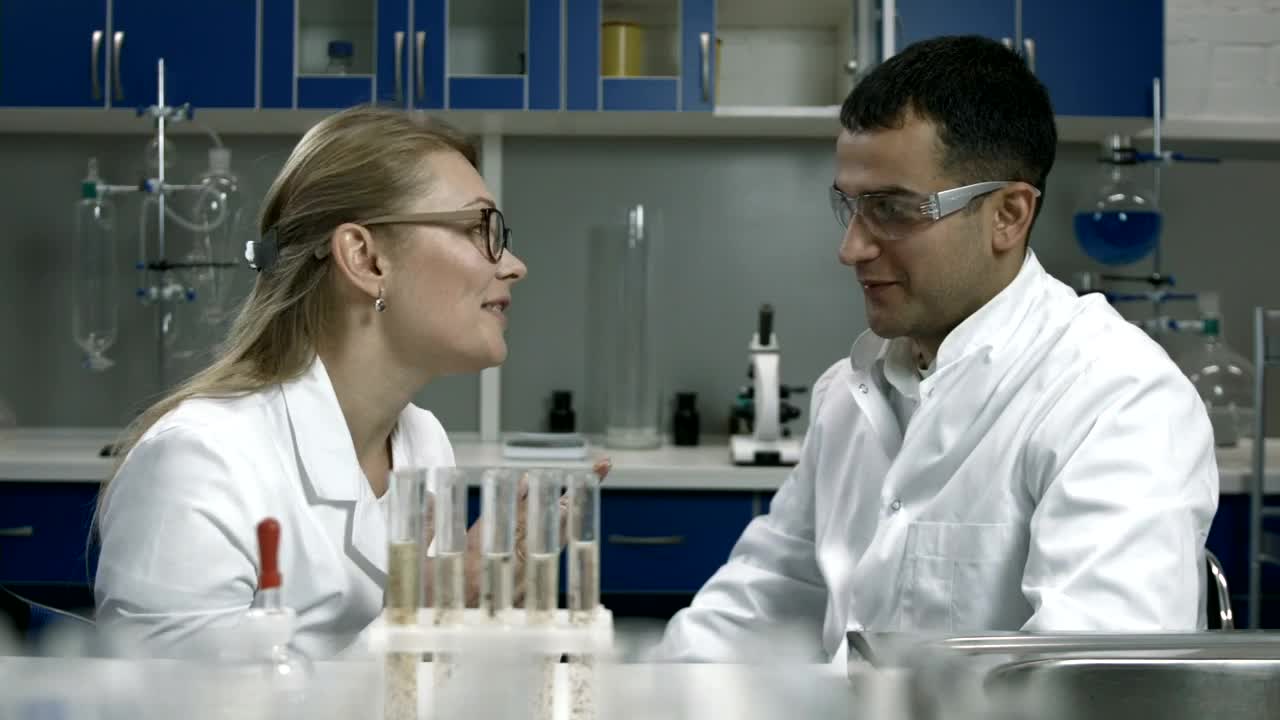 Free Stock Video Researchers Working Together Live Wallpaper