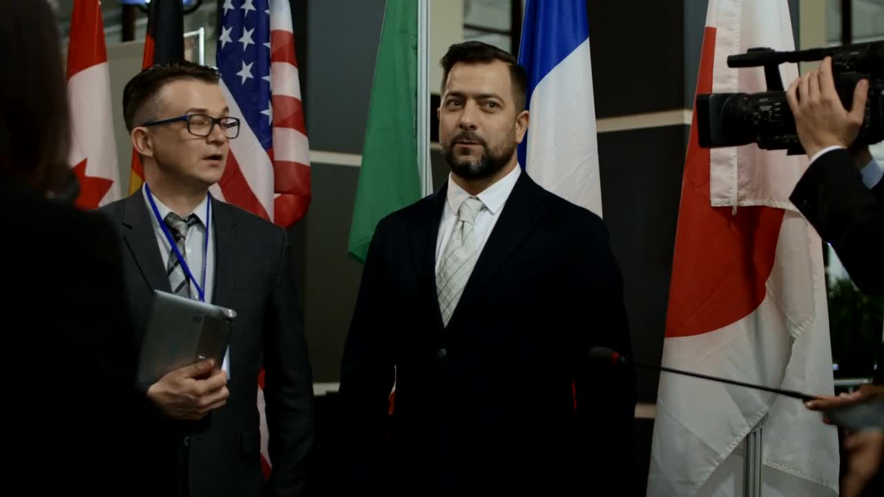 Free Stock Video Responding Journalist Questions After Conference Live Wallpaper