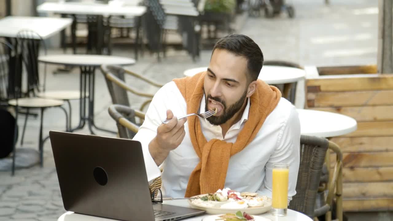 Free Stock Video Restaurant With People Maintaining Social Distance Live Wallpaper