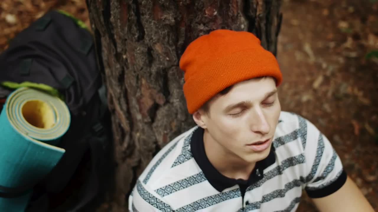 Free Stock Video Resting Hiker Thinking With Eyes Closed Looks Up In Wonder Live Wallpaper