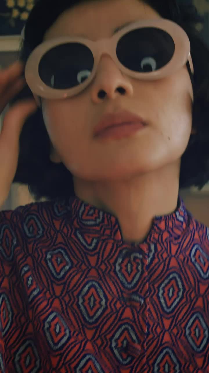 Free Stock Video Retro Fashion Woman Dancing Live Wallpaper