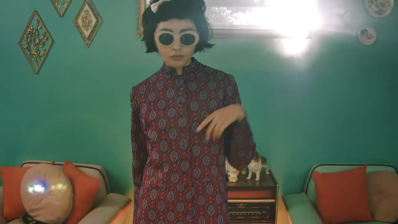 Free Stock Video Retro Woman With Sunglasses Dancing Live Wallpaper