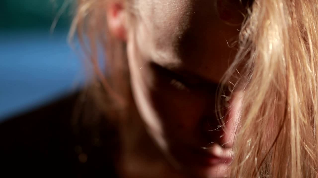 Free Stock Video Revealing A Bruised Face Live Wallpaper