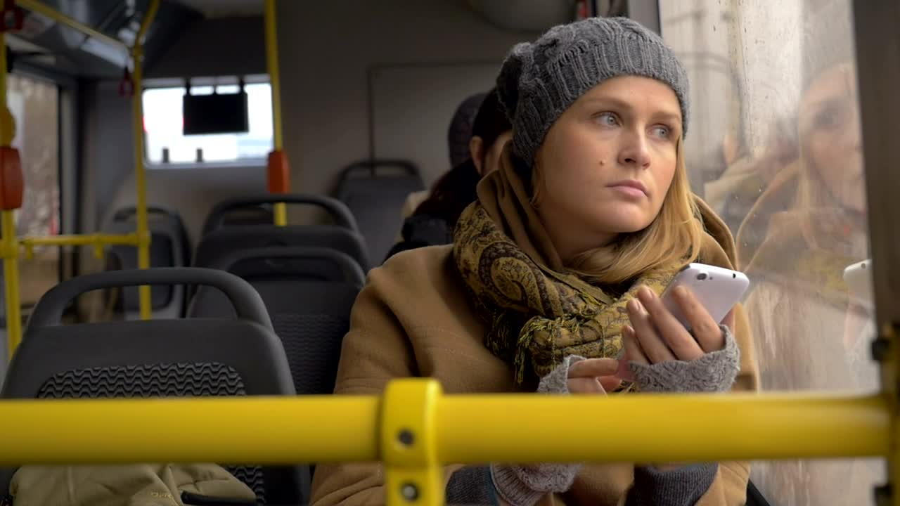 Free Stock Video Riding A Bus And Texting Live Wallpaper