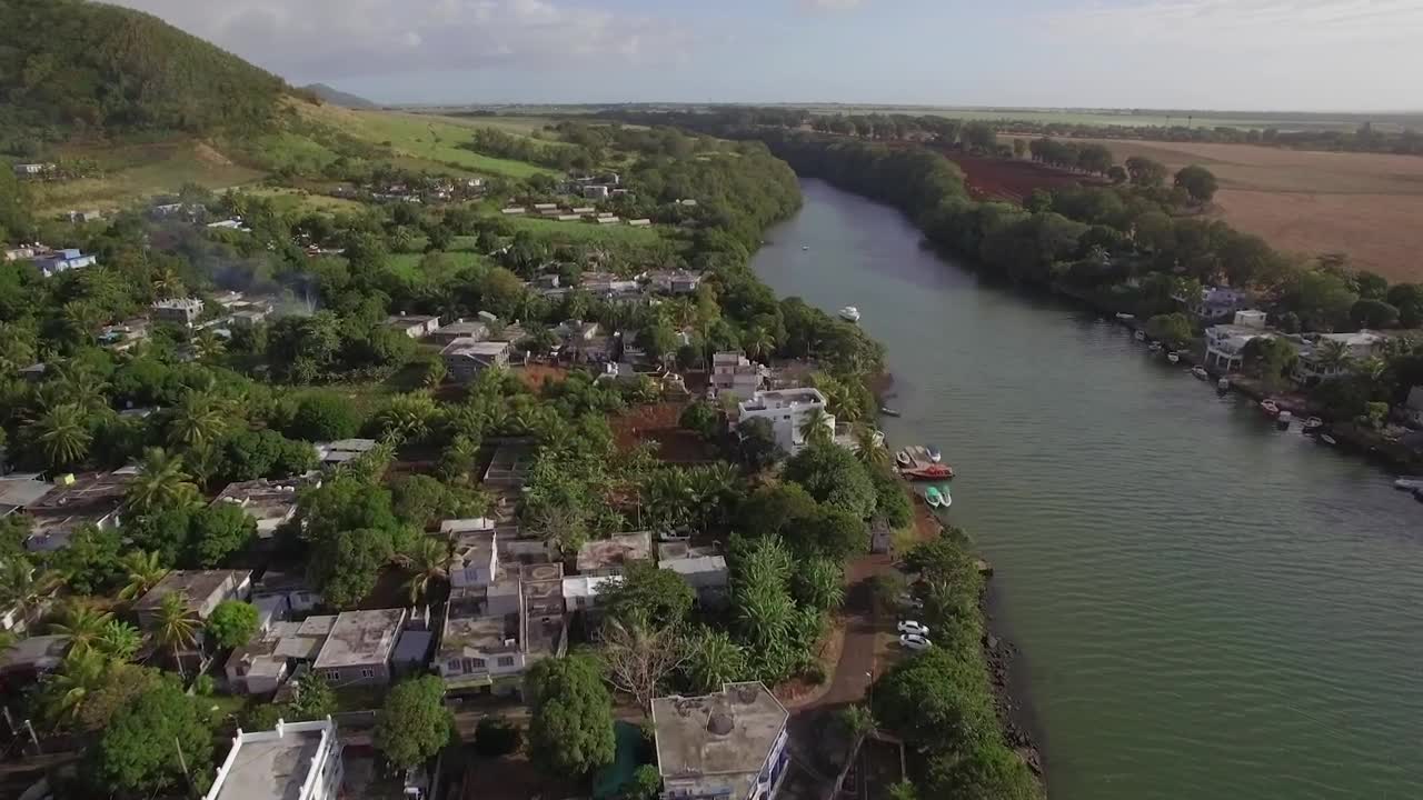 Free Stock Video River Heading Through An Old Part Of The Island Live Wallpaper