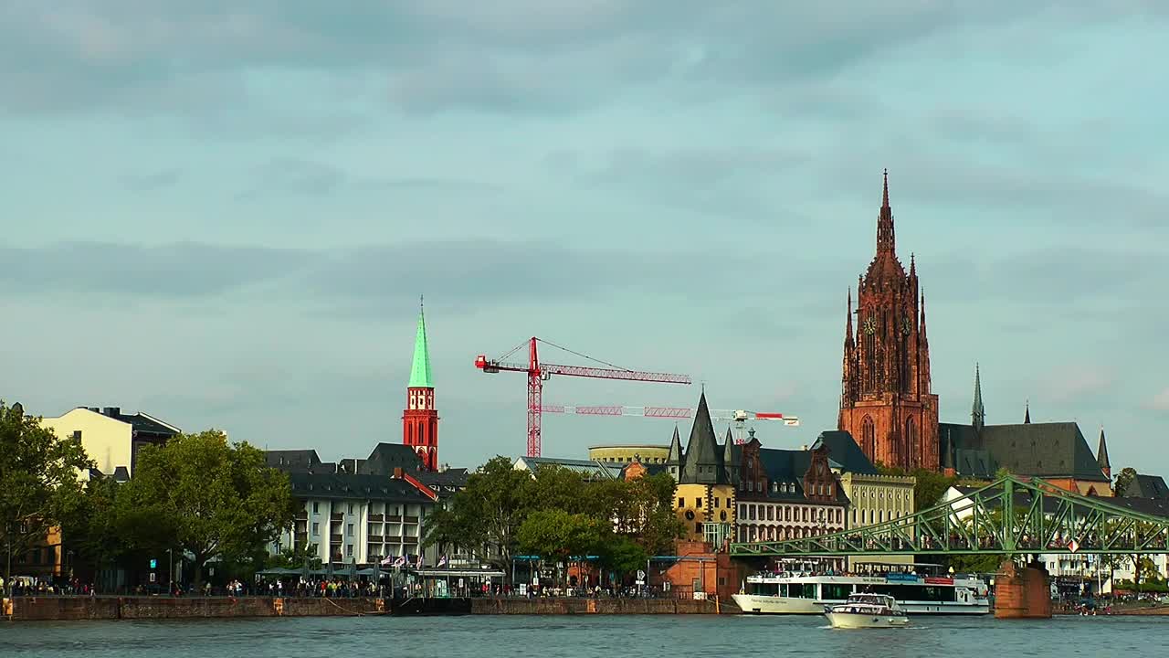 Free Stock Video River In A European City With An Overhanging Parish Live Wallpaper