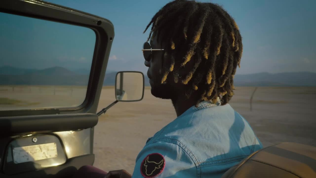 Free Stock Video Road Trip In A Jeep Through A Sunny Desert Live Wallpaper