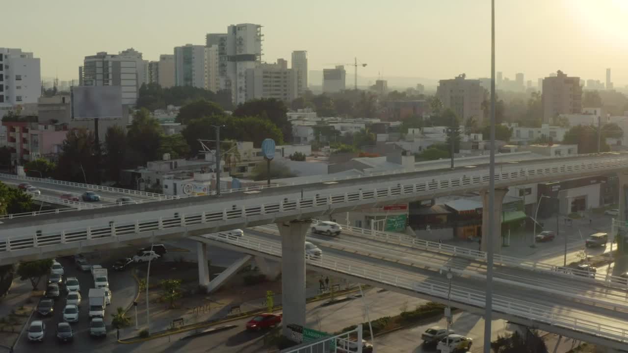 Free Stock Video Roads Of A City With Cars And The Train In Live Wallpaper