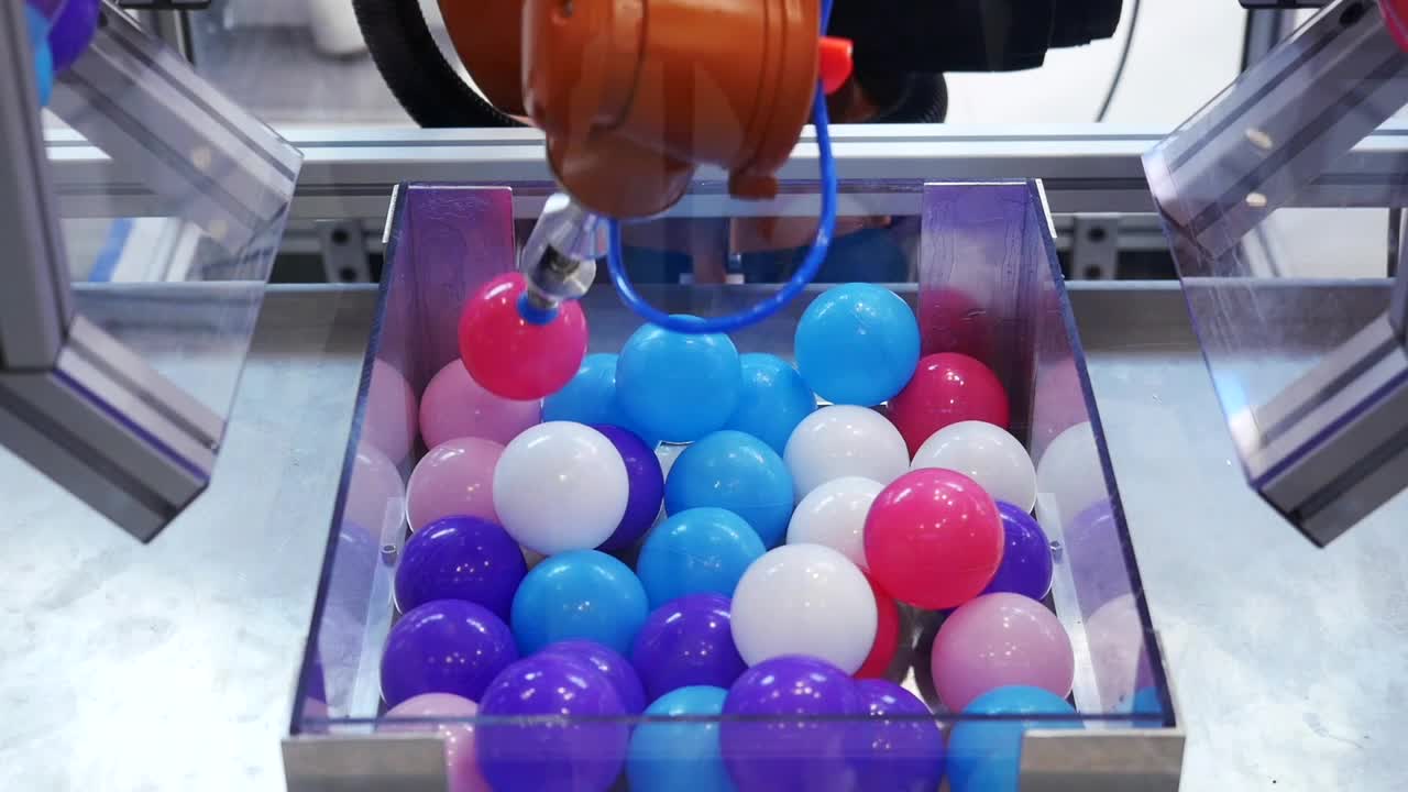 Free Stock Video Robotic Arm Moving Balls Live Wallpaper
