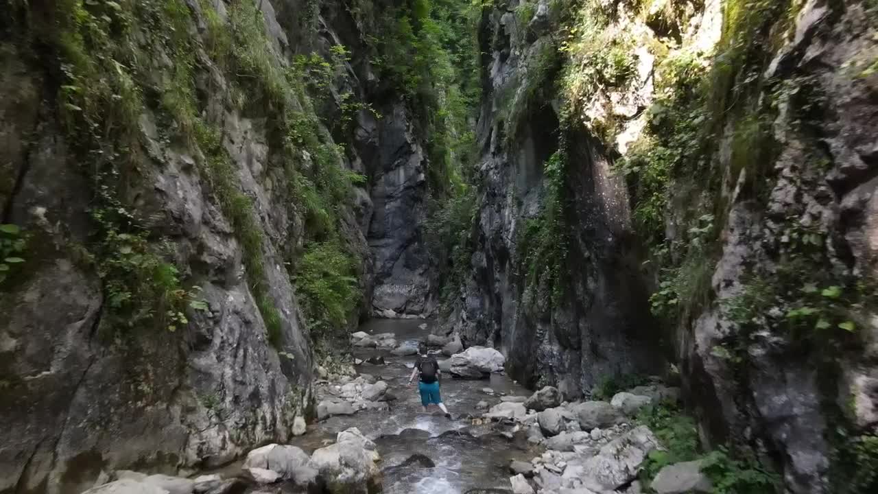 Free Stock Video Rocky River In Between Two Mountains Precipitous Live Wallpaper