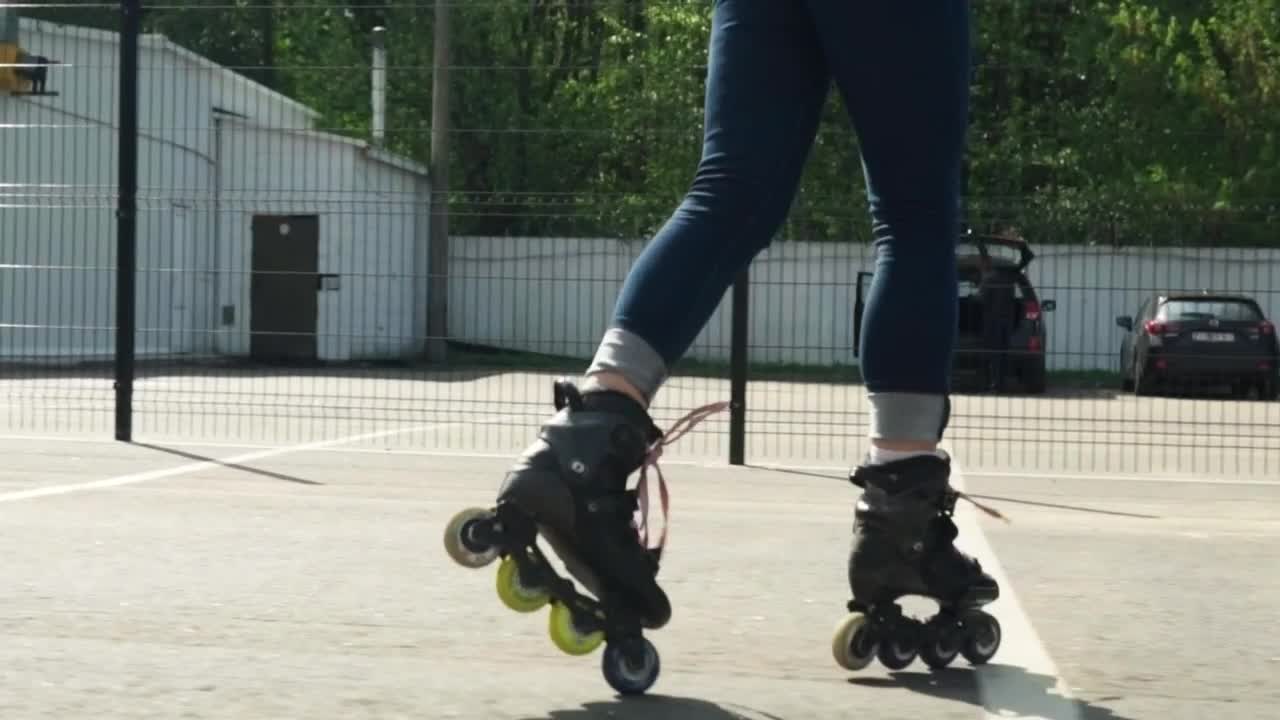 Free Stock Video Roller Skating Backwards While Spinning Live Wallpaper