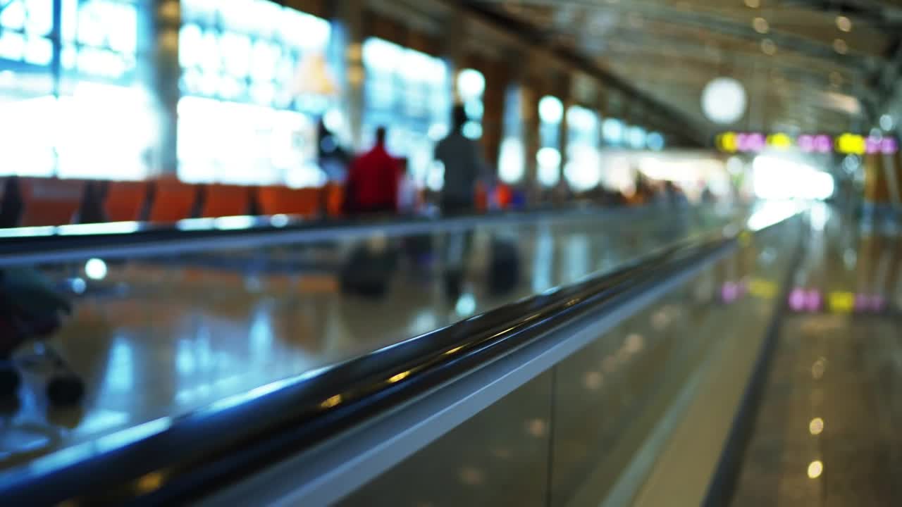 Free Stock Video Rolling Corridor At An Airport Live Wallpaper