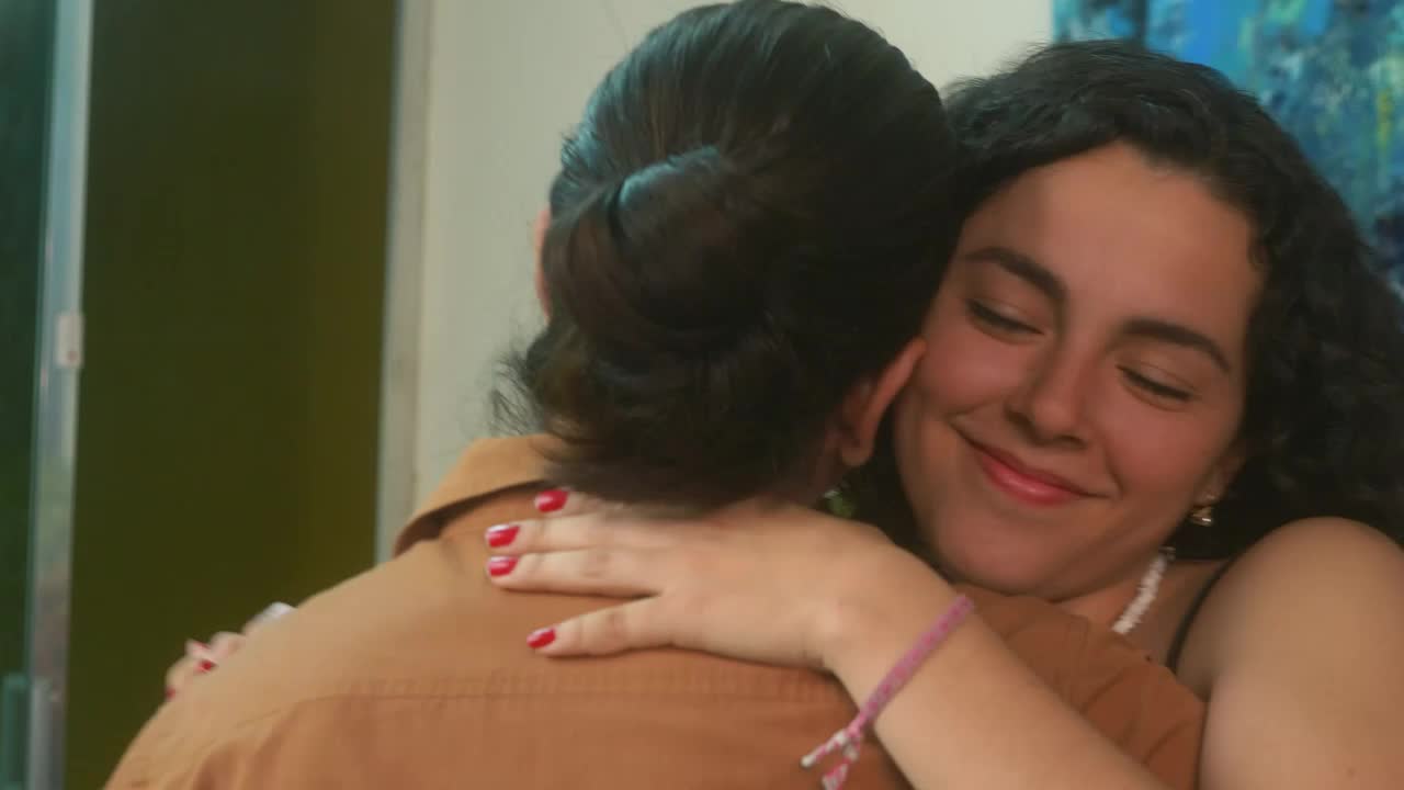 Free Stock Video Romantic Couple Dancing Slowly Live Wallpaper